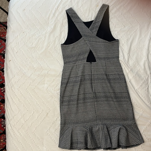 Beautiful Banana Republic Dress w/ criss cross back, Size 10, worn once - Picture 3 of 7
